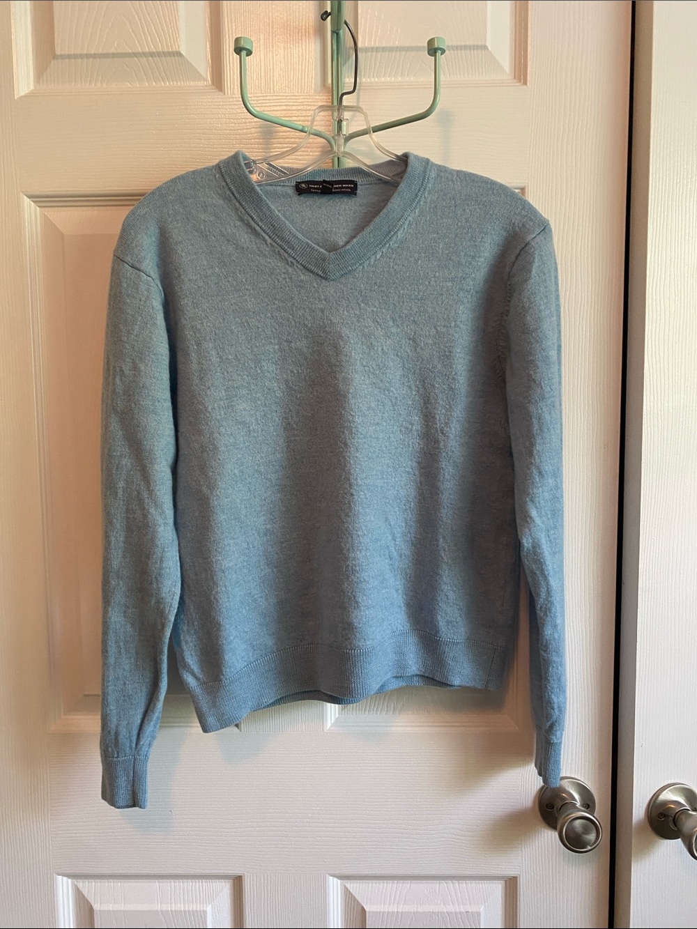 Hart Schaffner Marx Men's Powder Blue V-Neck Sweater